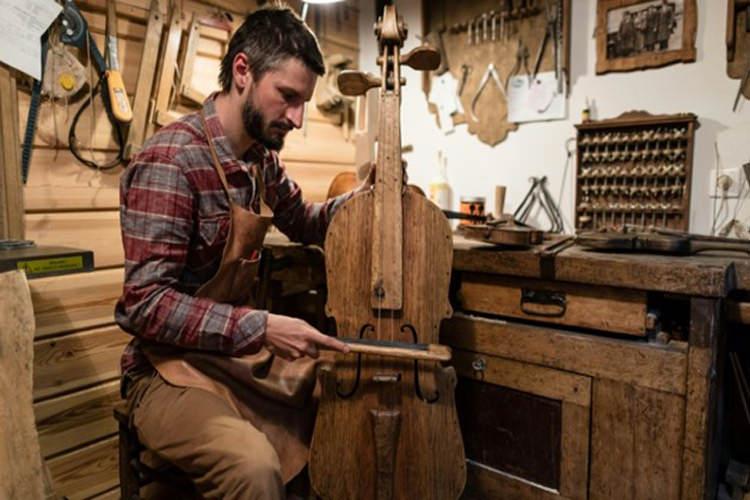 Musical instrument construction handmade vs factorymade Radio Art